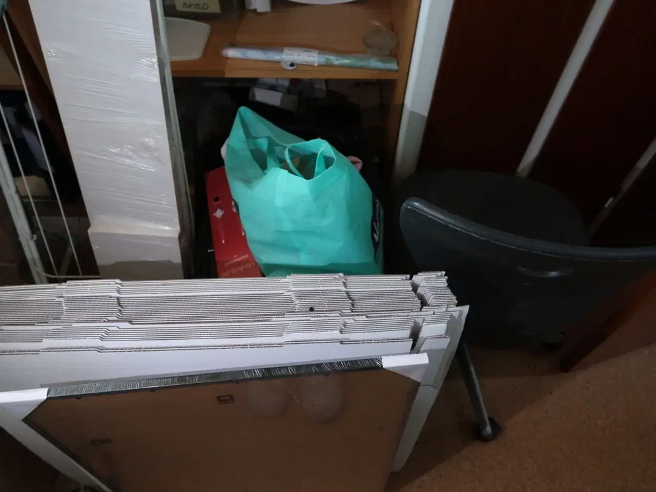 Billede 9 - Div. indhold i rum