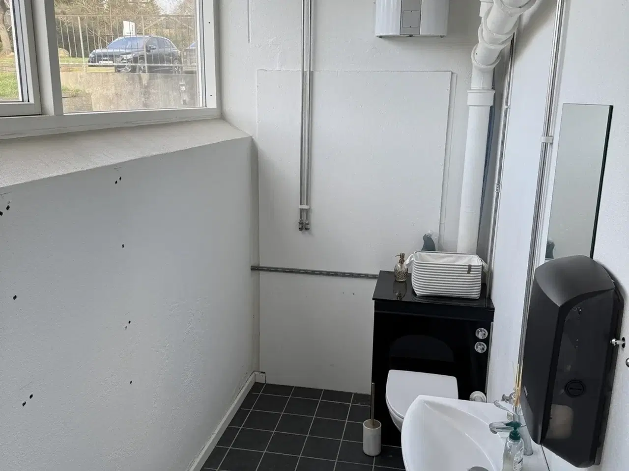 Billede 5 - Lager med kontor