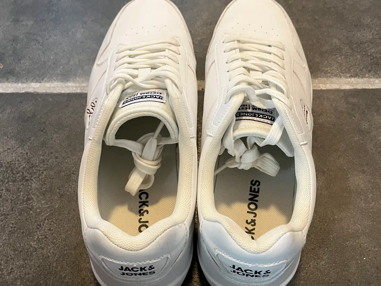 Billede 2 - Jack & Jones hvide herre sko
