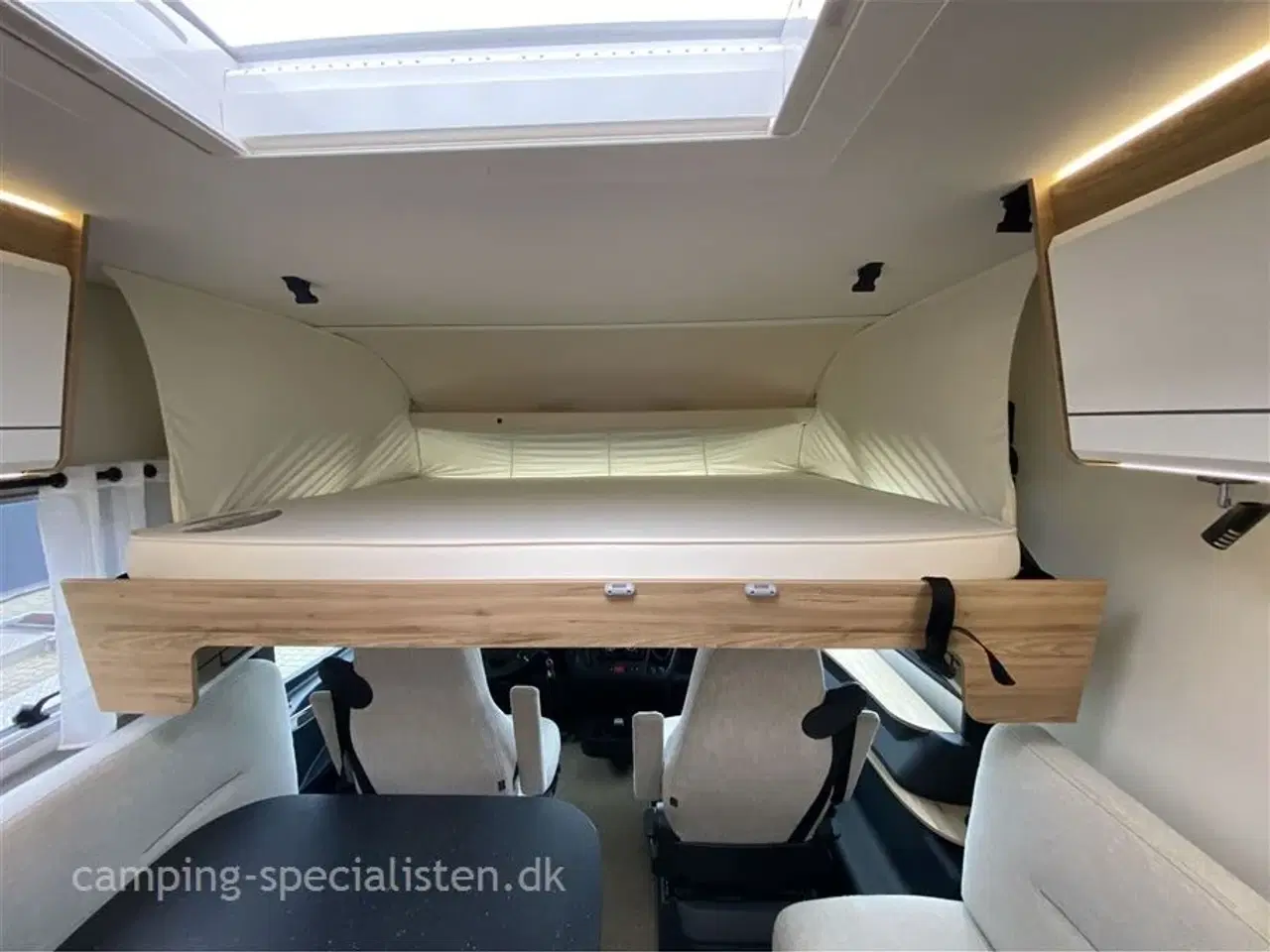 Billede 10 - 2022 - Pilote G 740 Sensation   Pilote G740 Sensation autocamper kan nu ses ved Camping-specialisten