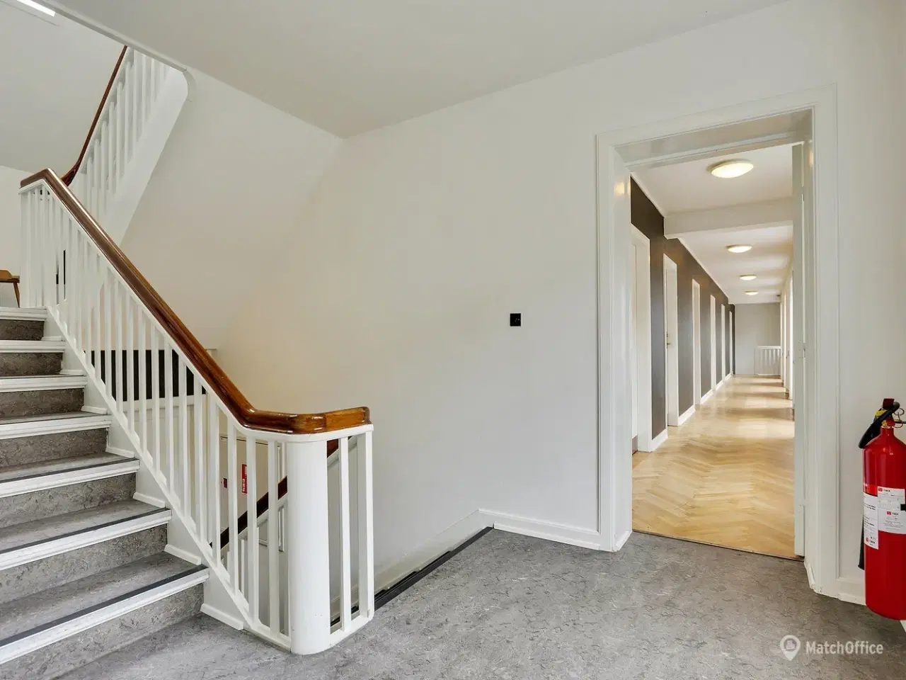 Billede 2 - Kontorplads i 3 personers fællesskab