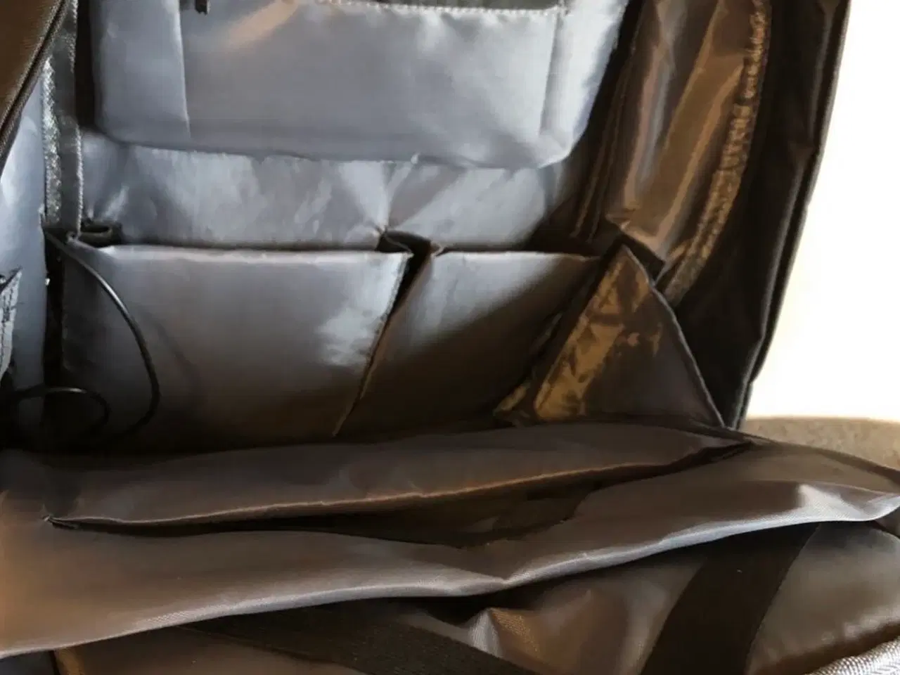 Billede 3 - Rygsæk - åbnes fra rygside