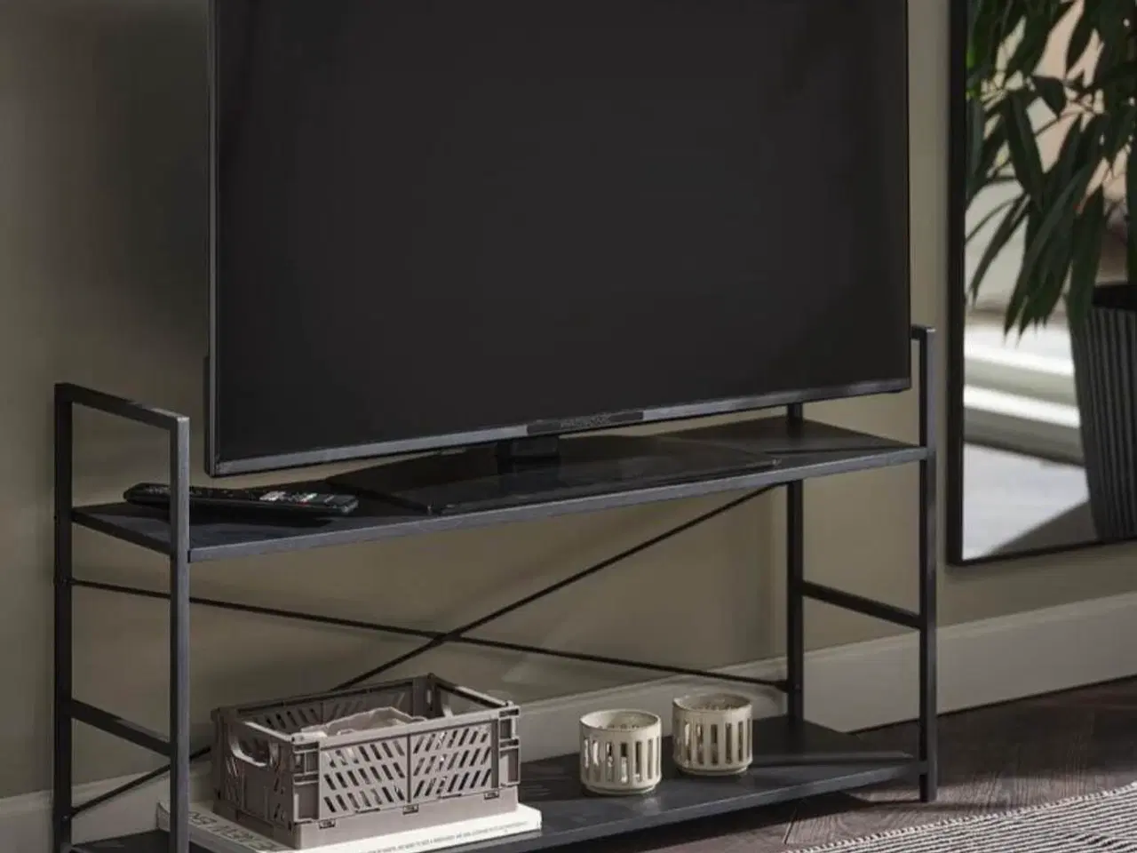 Billede 1 - Jysk TV-bord