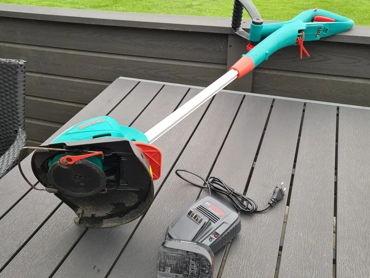 Billede 1 - Buskrydder med batteri og aplader 