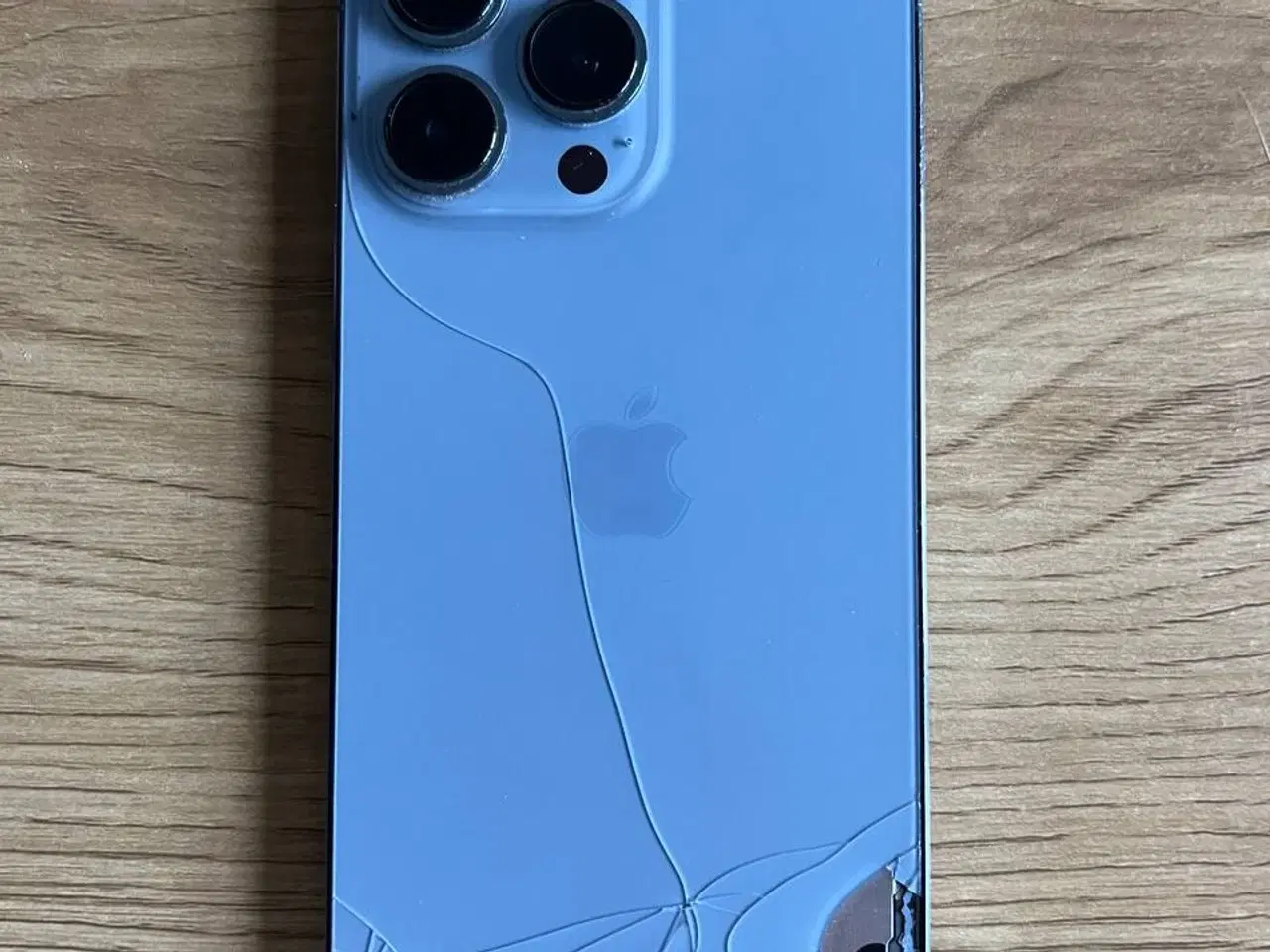 Billede 4 - iPhone 13 Pro – 256GB – Defekt bagside