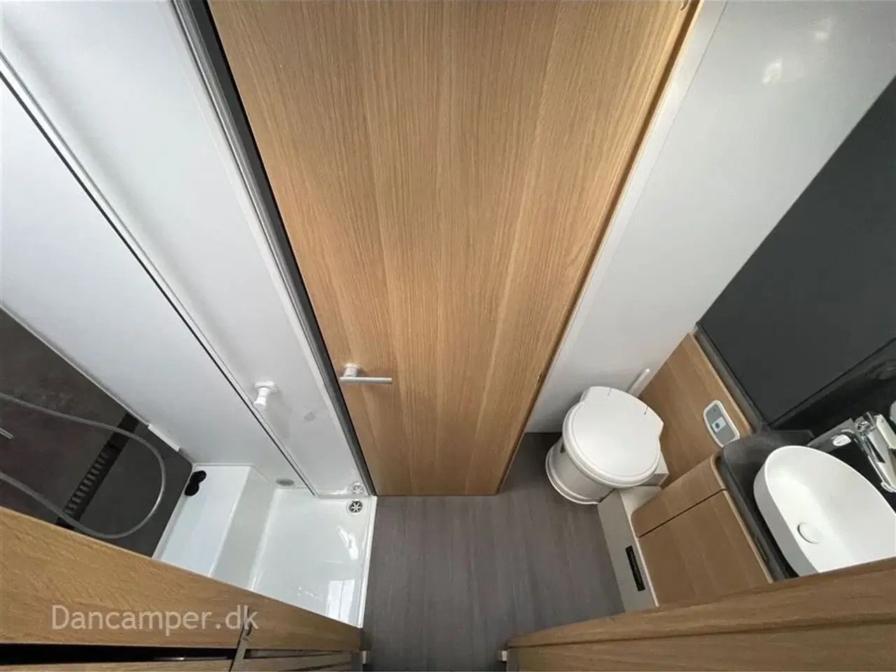 Billede 13 - 2022 - Adria Coral Plus S 670 SL 2 stk. Lithium batterier, solceller, 230 V inverter. Thetford gasovn. 140 HK Aut.gear