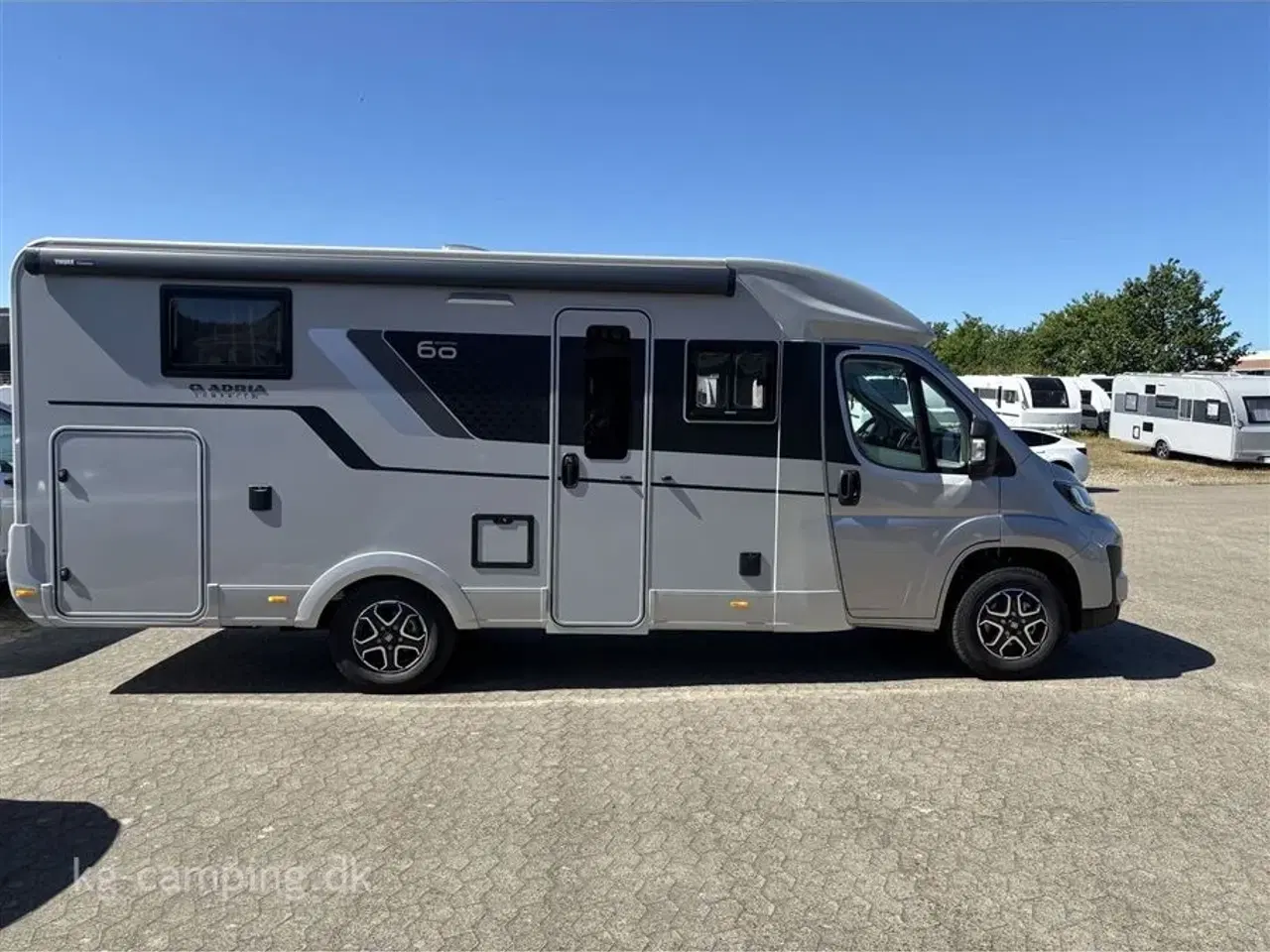 Billede 4 - 2026 - Adria Compact    Adria Compact DL DELUXE 180 HK – Jubilæumsmodel 2026