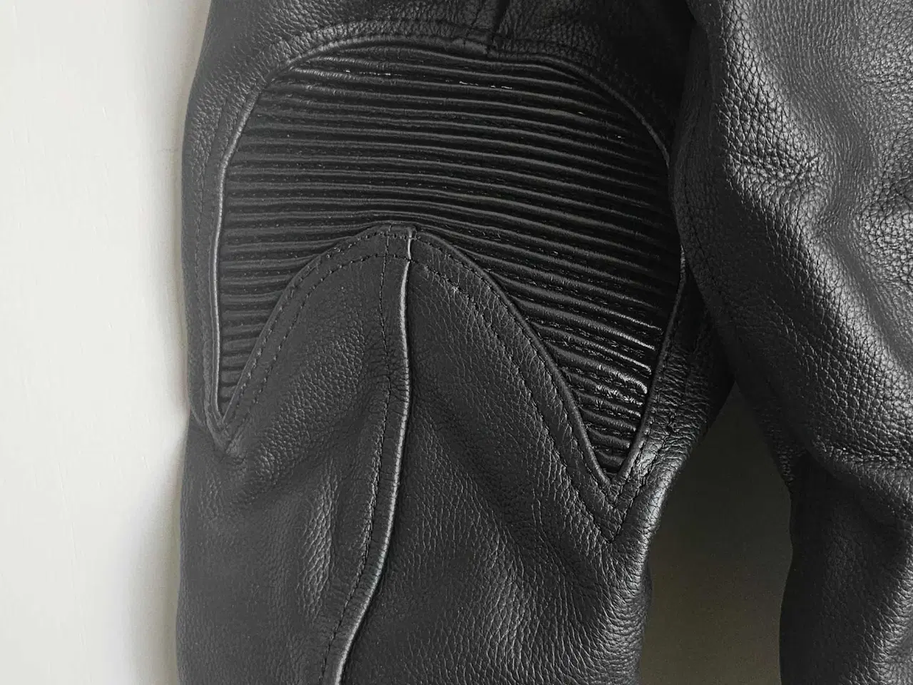 Billede 3 - Black Leather Jack | Medium