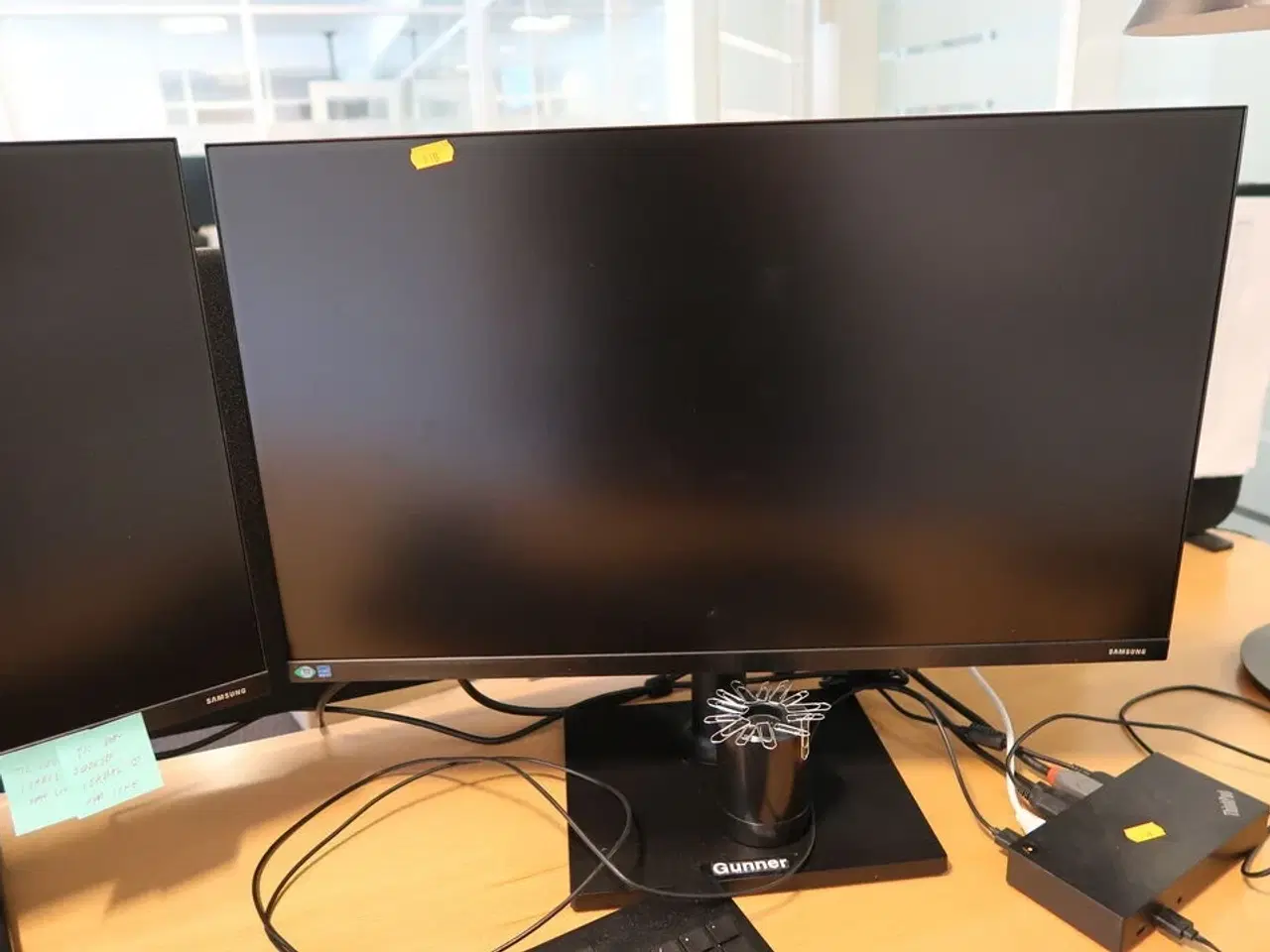 Billede 3 - 2 stk. computerskærme SAMSUNG F27T450FQR med tastatur