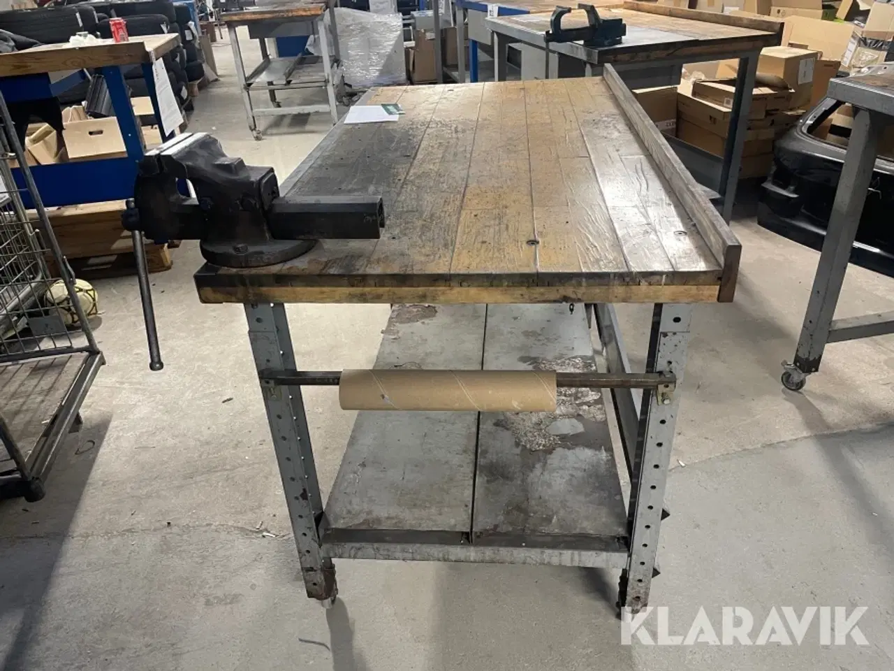 Billede 6 - Arbejdsbord på hjul med skruestik