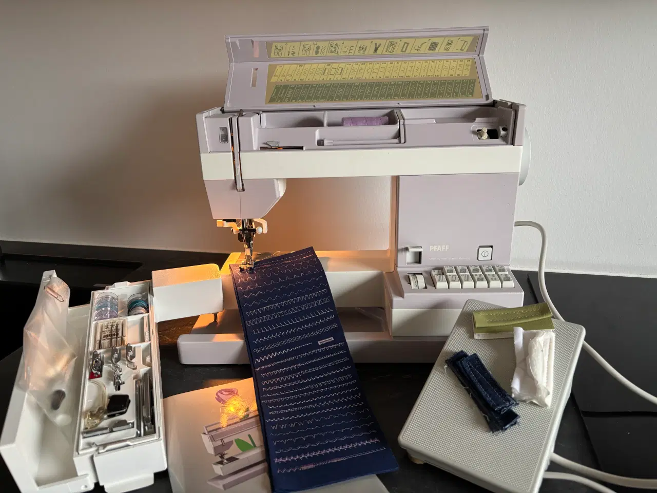 Billede 2 -  Pfaff. jubilæums model