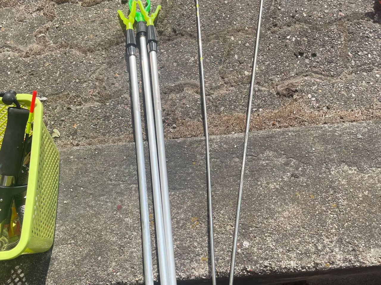 Billede 8 - Fiskestang og fiskenet Og Stangholder.
