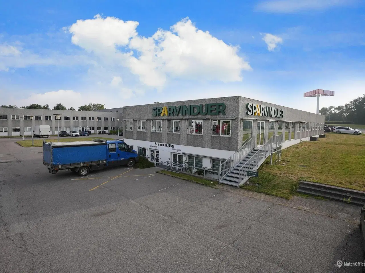 Billede 1 - Flot og fleksibel ejendom på Industrivej 51 i Roskilde til lager kontor og showroom.
