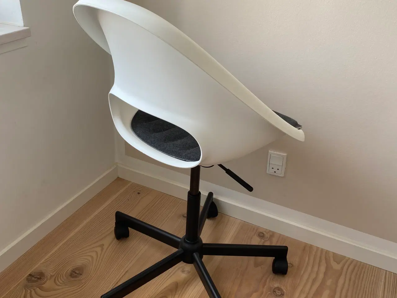 Billede 5 - Kontorstol hvid IKEA