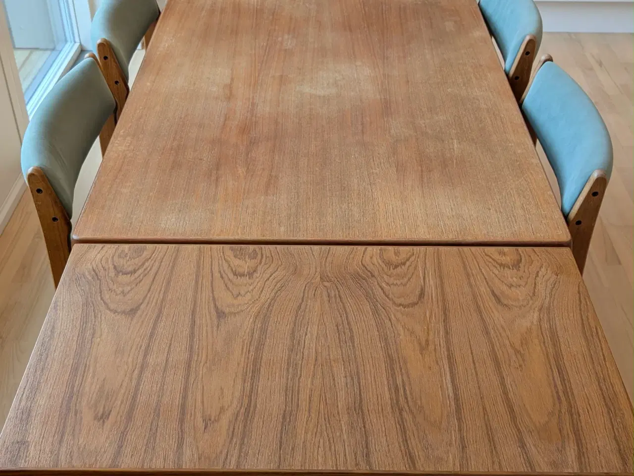 Billede 2 - Spisebord og stole 