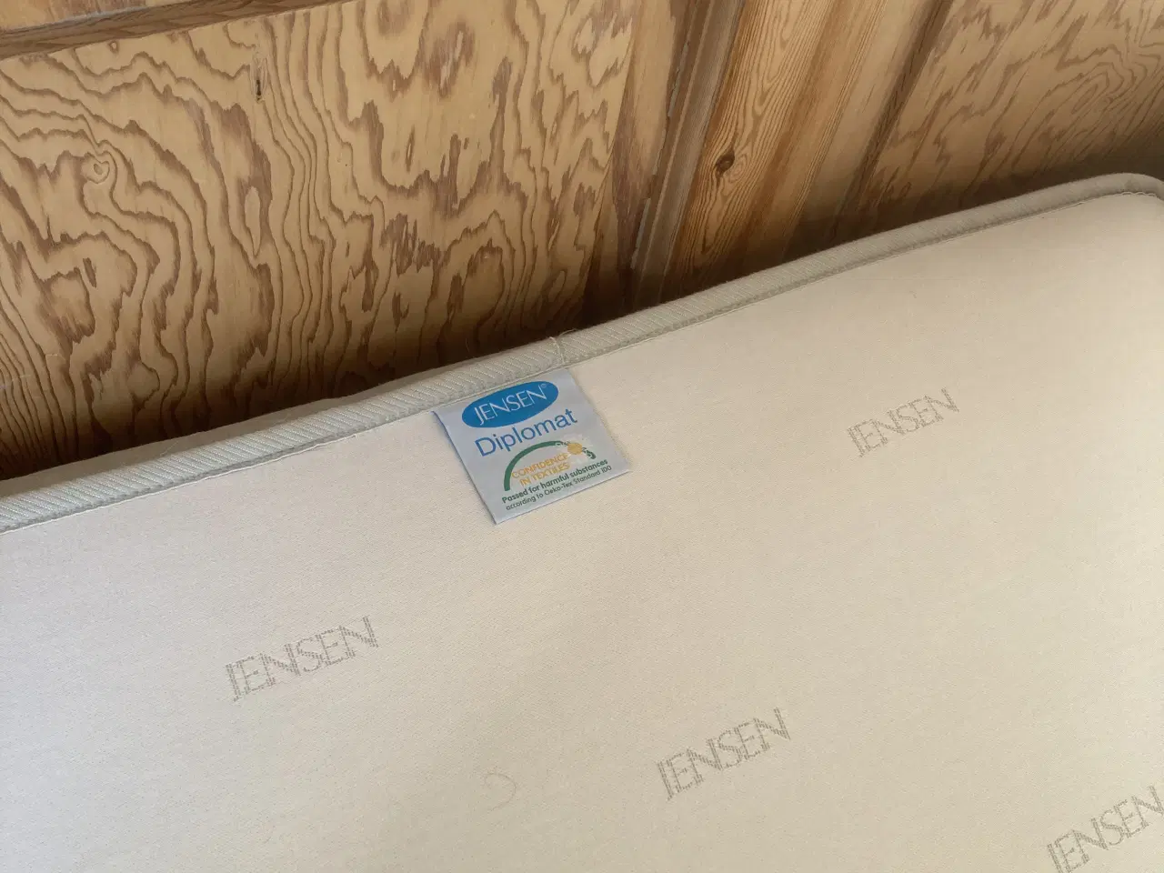 Billede 9 - Dobbeltseng med fyldninger i gavle