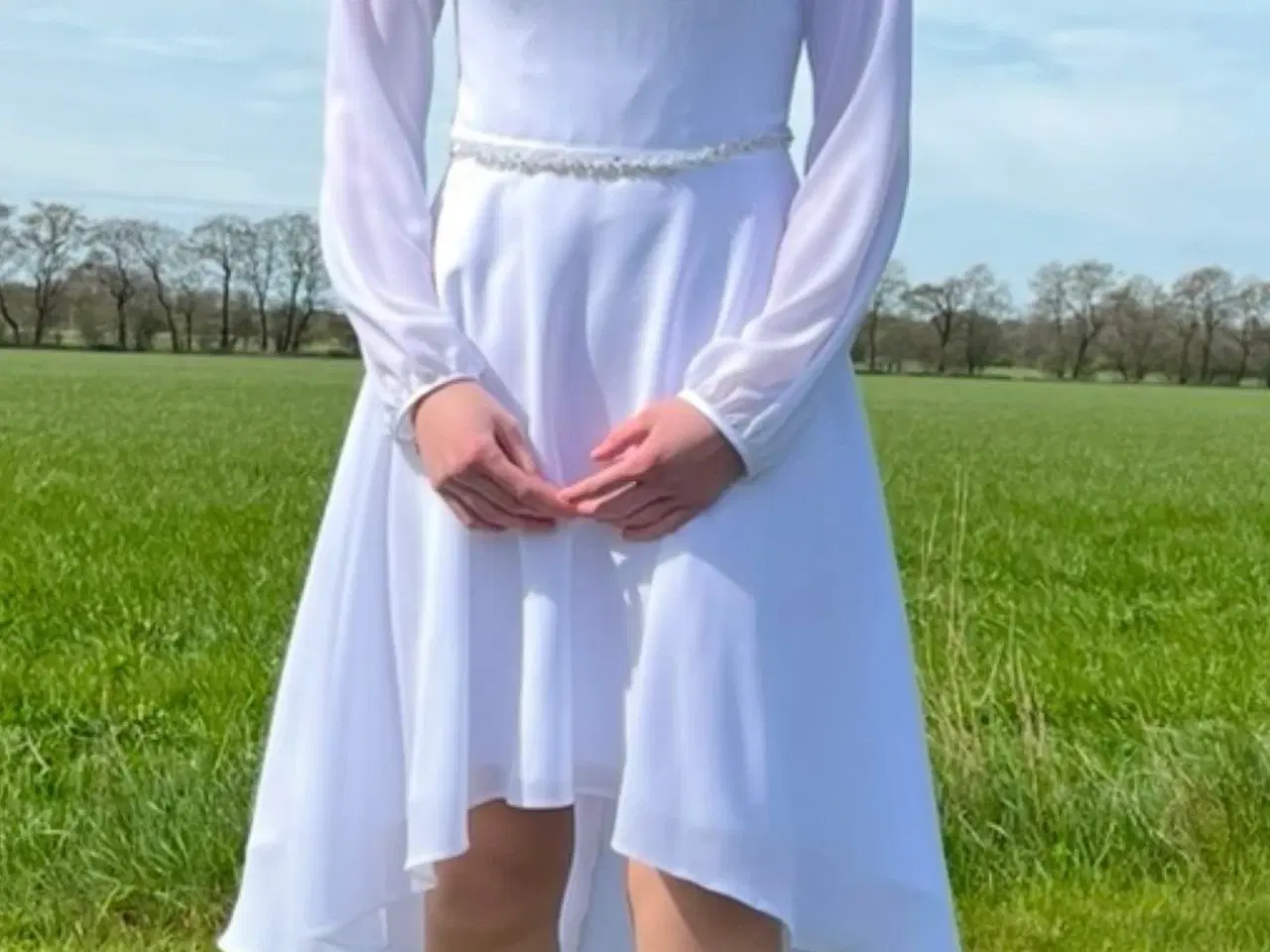 Billede 6 - Meget velholdt konfirmationskjole fra Lilly