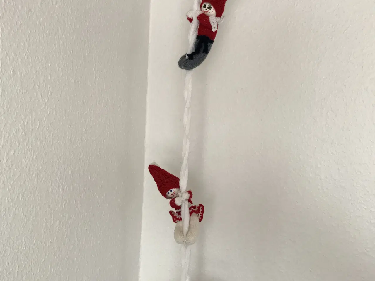 Billede 2 - Fire klatre nisser