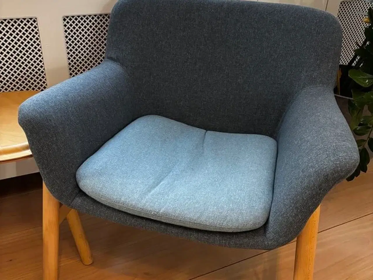 Billede 2 - 2 stk. VEDBO Lænestole, Gunnared blå - IKEA