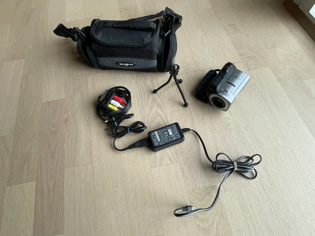 Billede 3 - Sony digital videokamera DCR-SR55E + tilbehør