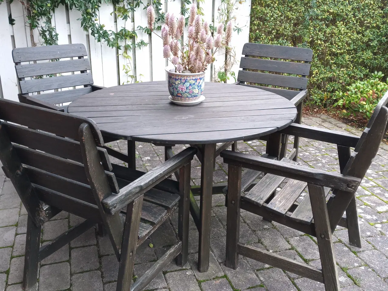 Billede 1 - Svensk træhavemøbelsæt, GIVES VÆK