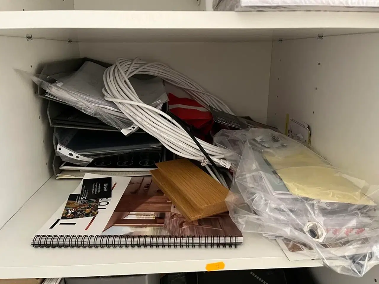 Billede 3 - Reol + Indhold