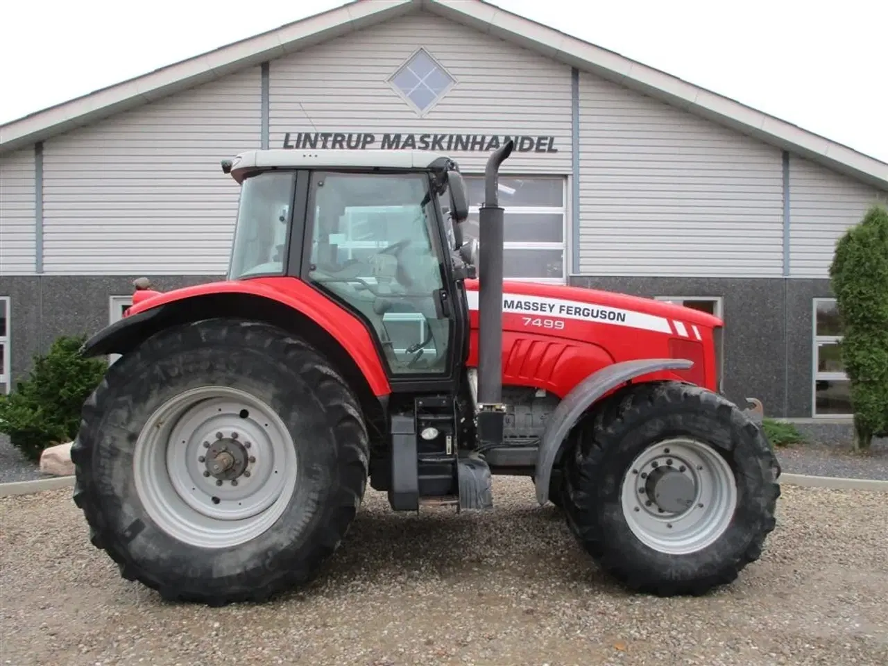 Billede 5 - Massey Ferguson 7499 Dyna VT med 4stk fabriksnye dæk til. Den er med frontlift, affejederet foraksel og affejederet kabine på