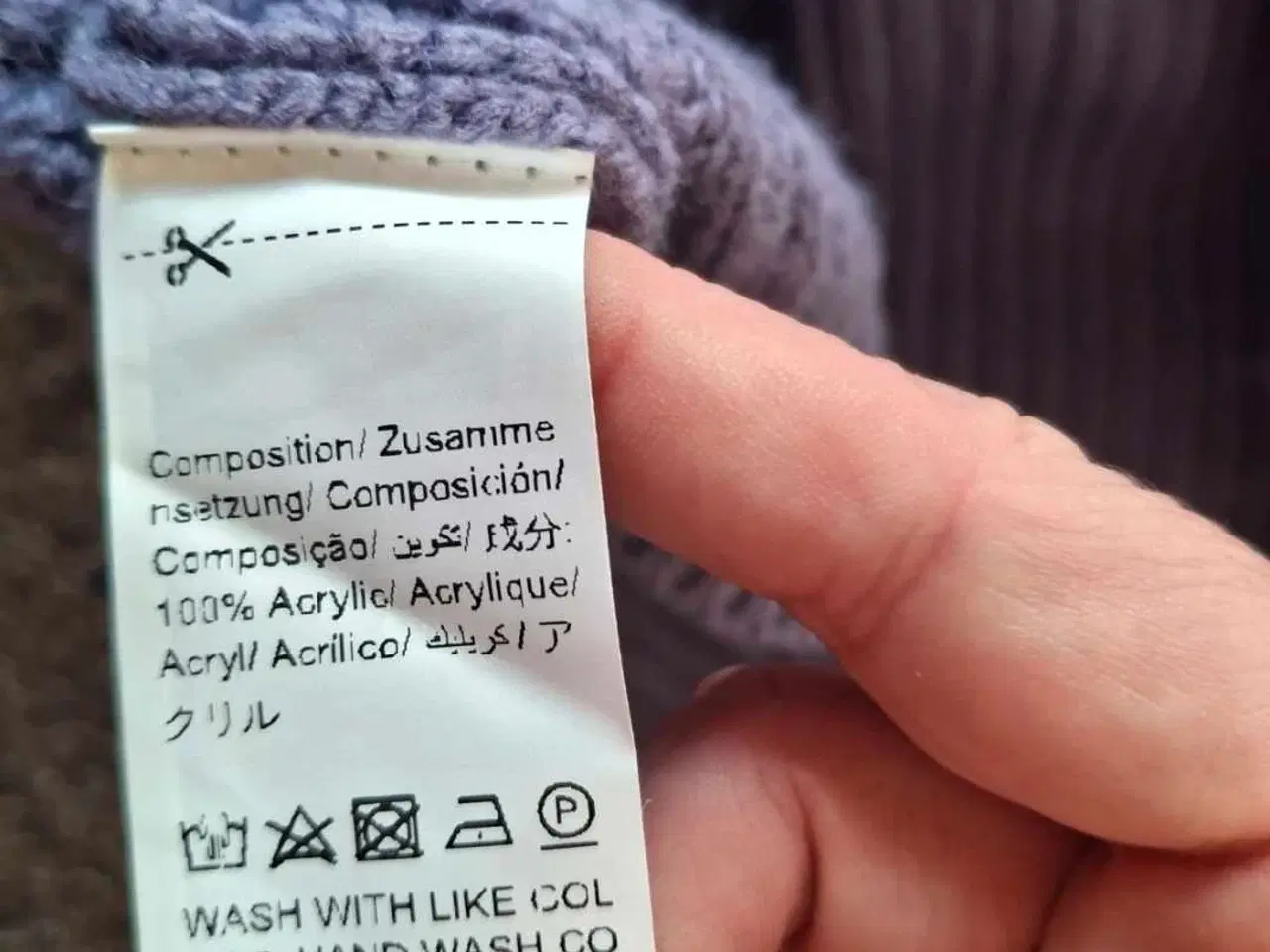 Billede 9 - Lilla sweater med lyserøde hjerter str.L