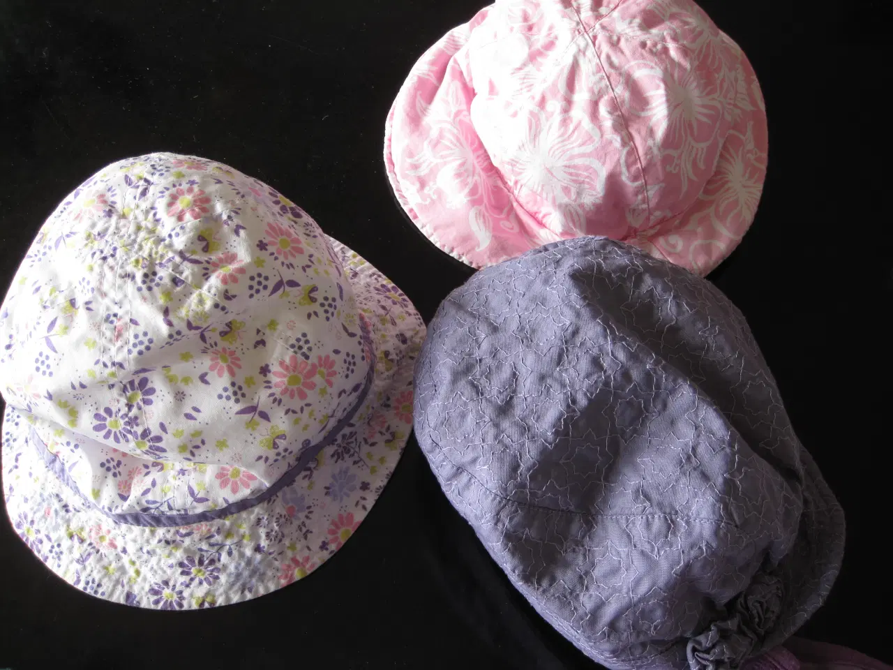 Billede 1 - Søde sommerhatte, "Jordbærhuer" vinterhuer o.a.