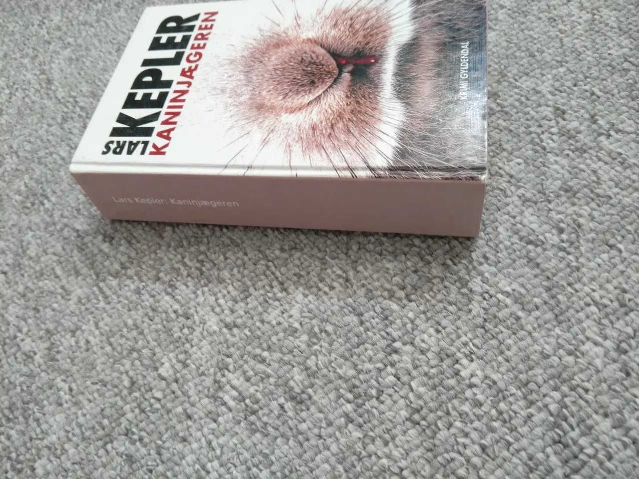Billede 2 - Kaninjægeren - af Lars Kepler