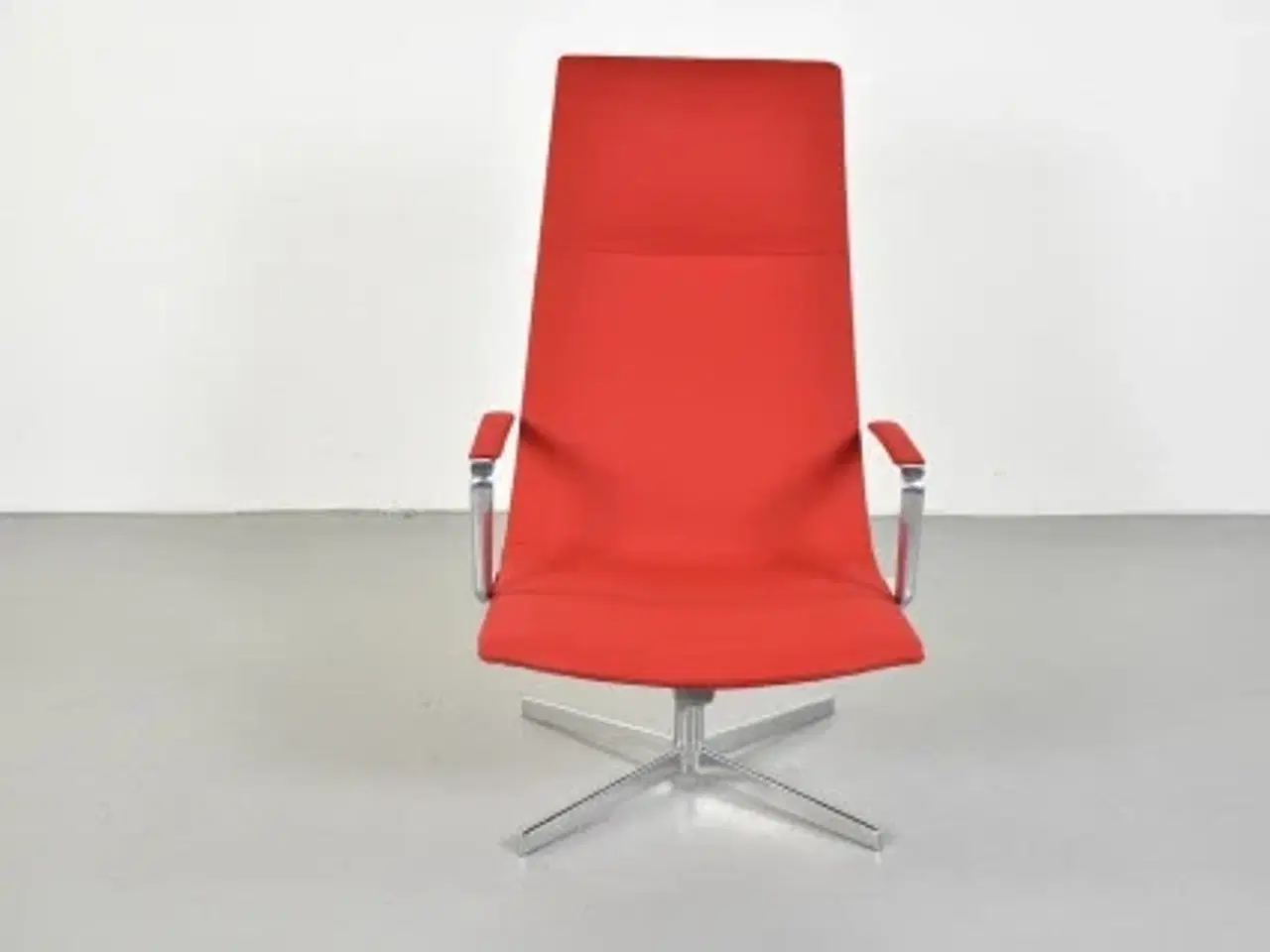 Billede 1 - Arper loungestol i rød med armlæn og krom stel