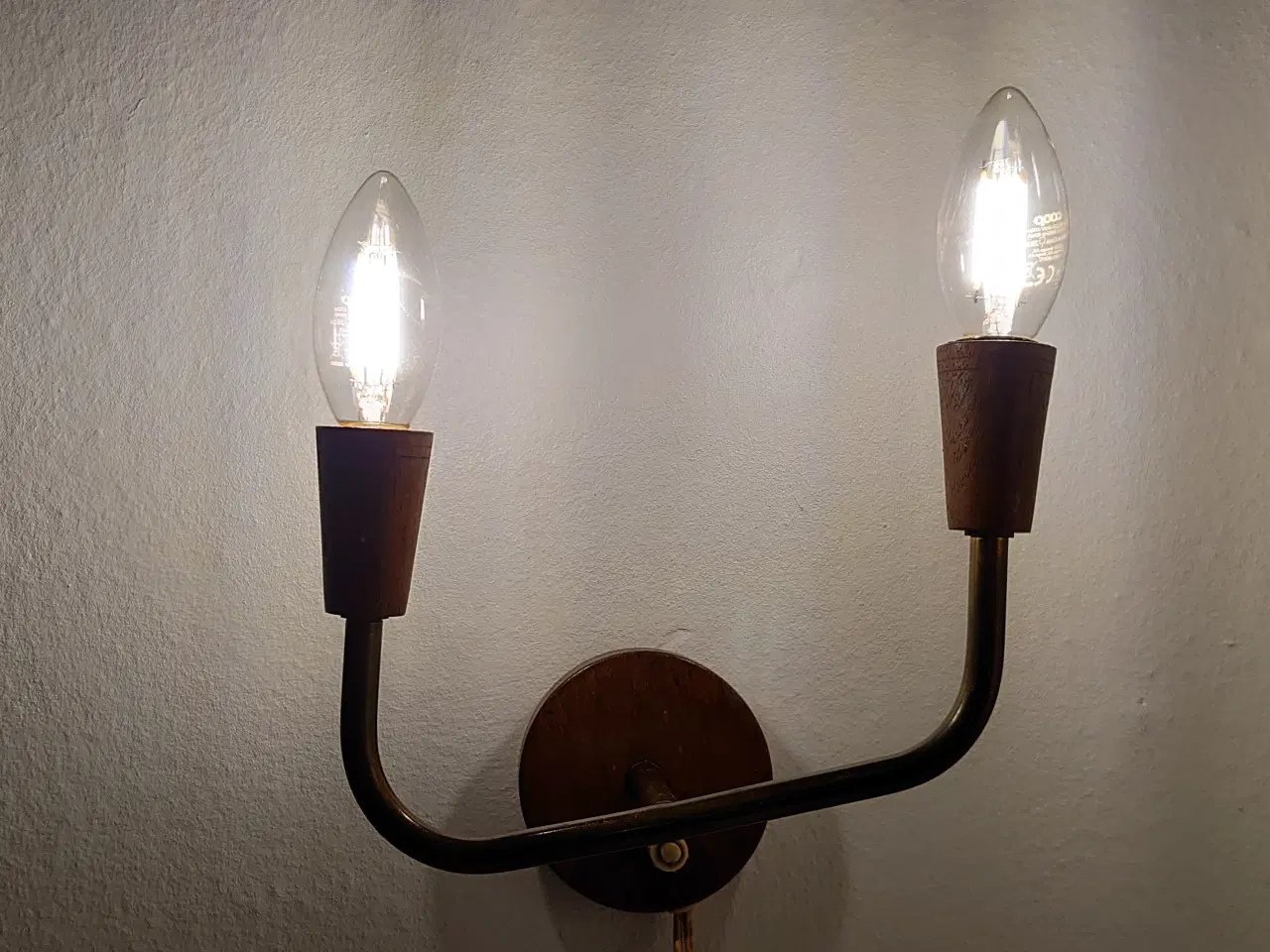 Billede 2 - Vintage væglampe i teak med skærme.