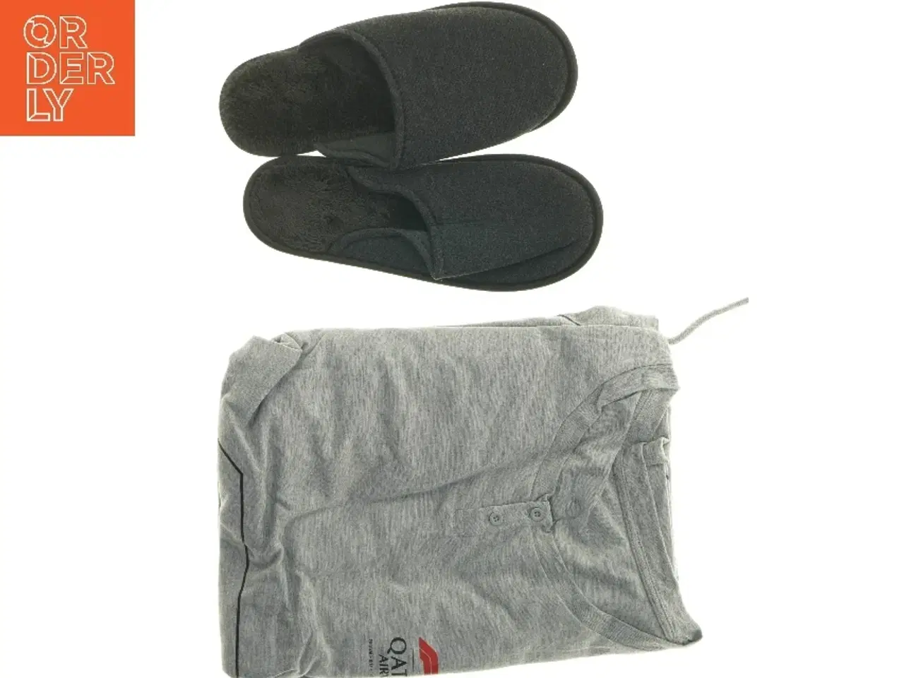 Billede 2 - Sæt med pyjamas og tøfler fra Qatar Airways fra Qatar Airways (str. str L cm)