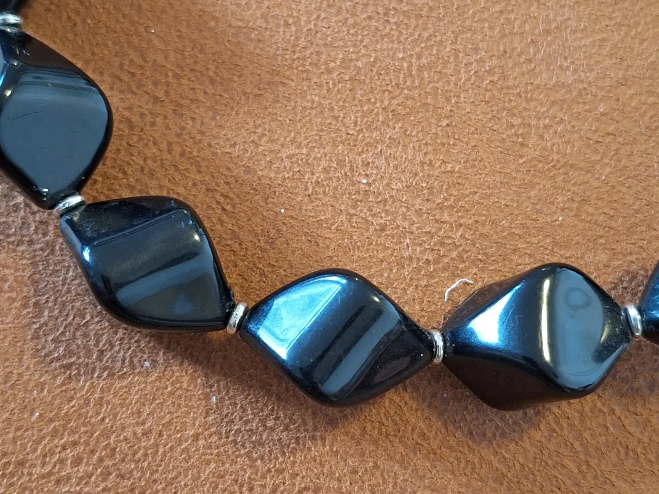 Billede 2 - Halskæde af sorte perler