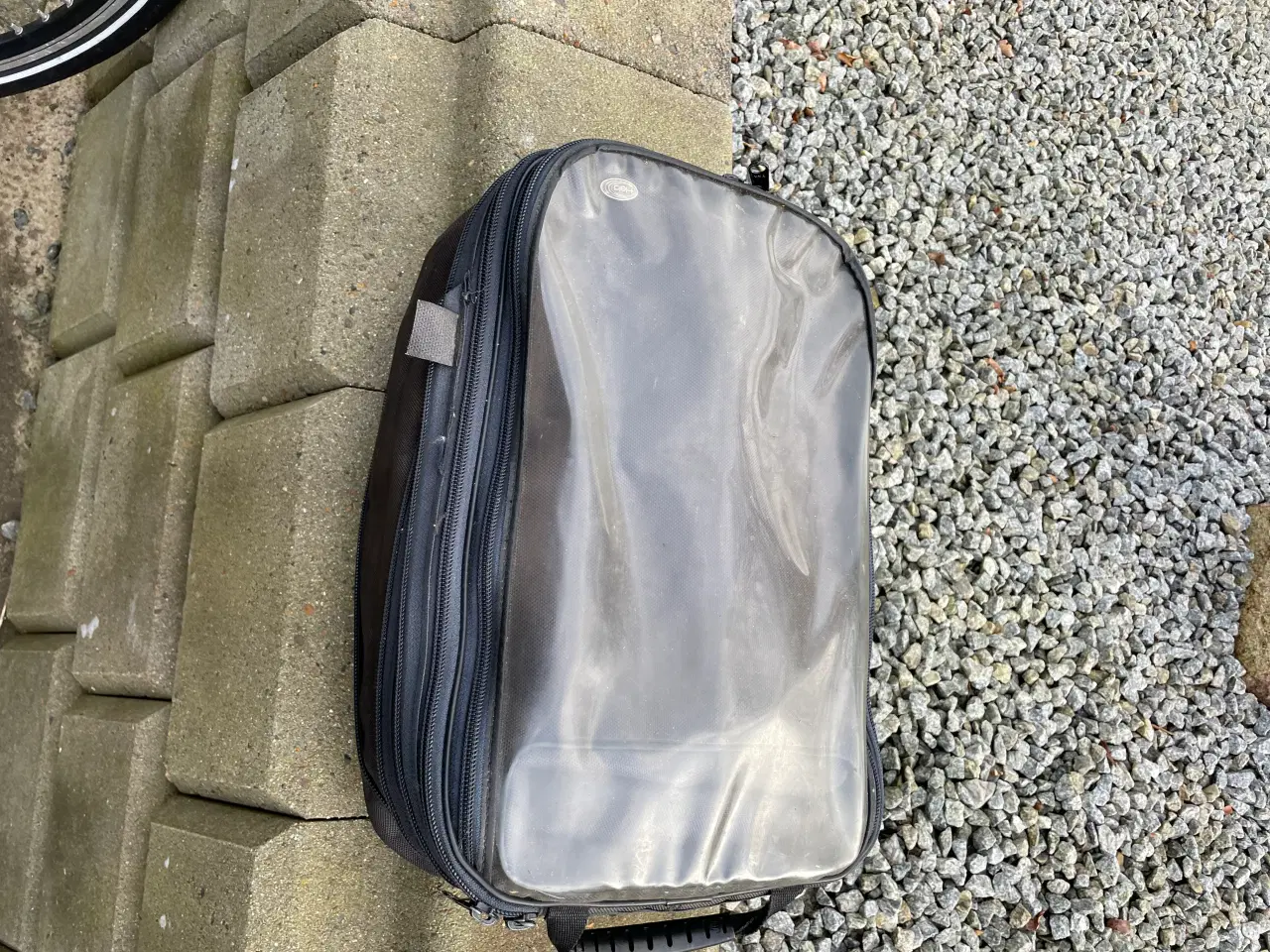Billede 2 - Tanktaske med magnet i bunden.