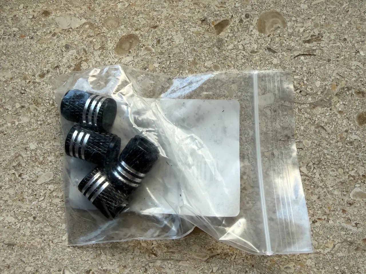 Billede 2 - Tesla ventilhætter uden logo