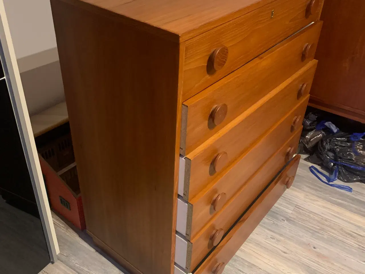Billede 2 - Teaktræ kommode rigtig flot