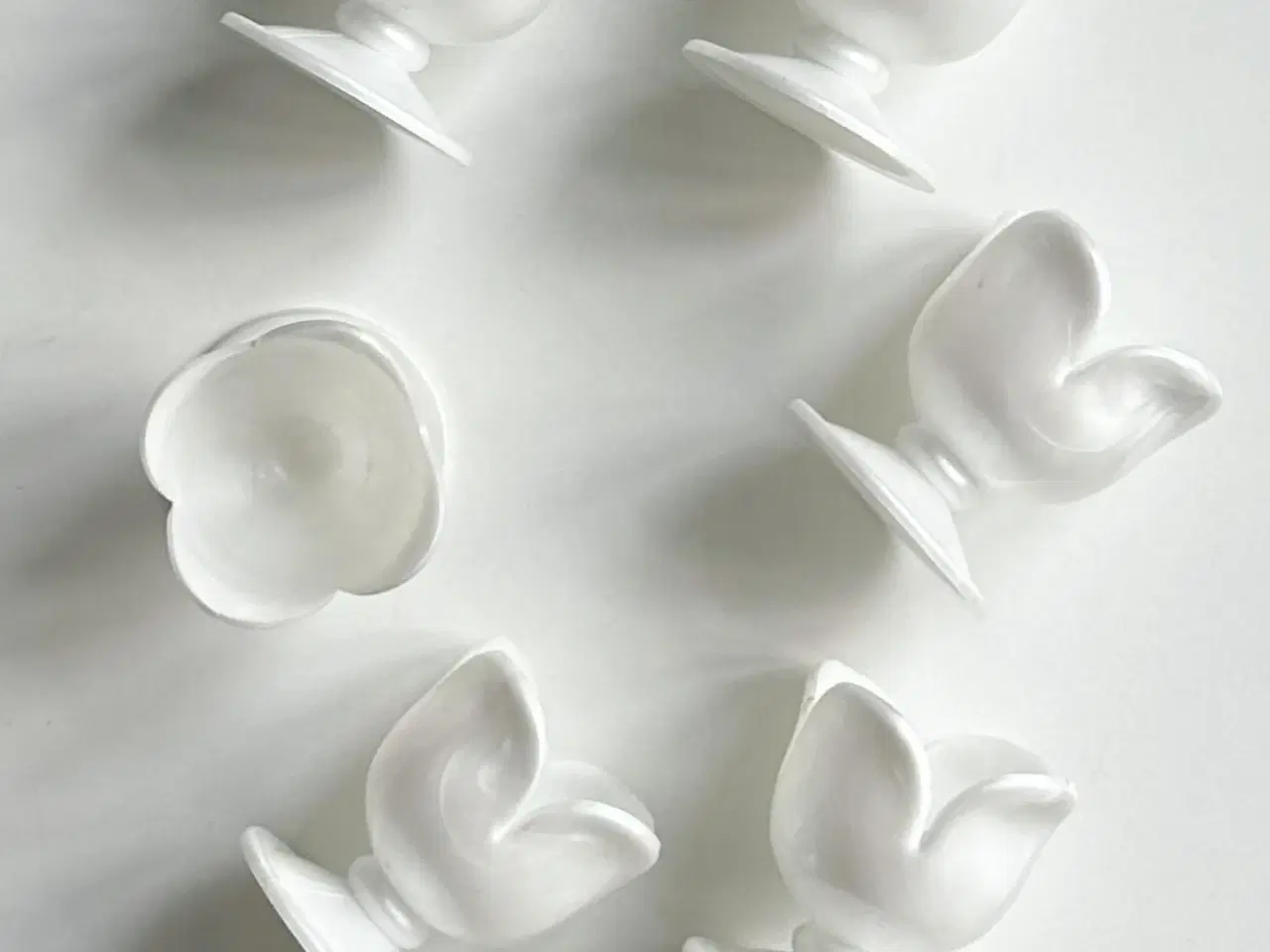 Billede 3 - Æggebægre, hvid plast, 6 stk samlet