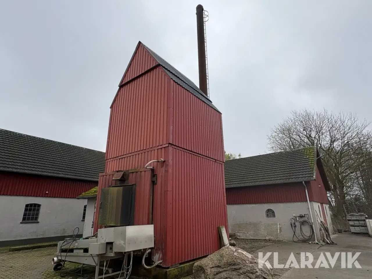 Billede 1 - Halmfyr med 2 skorstene