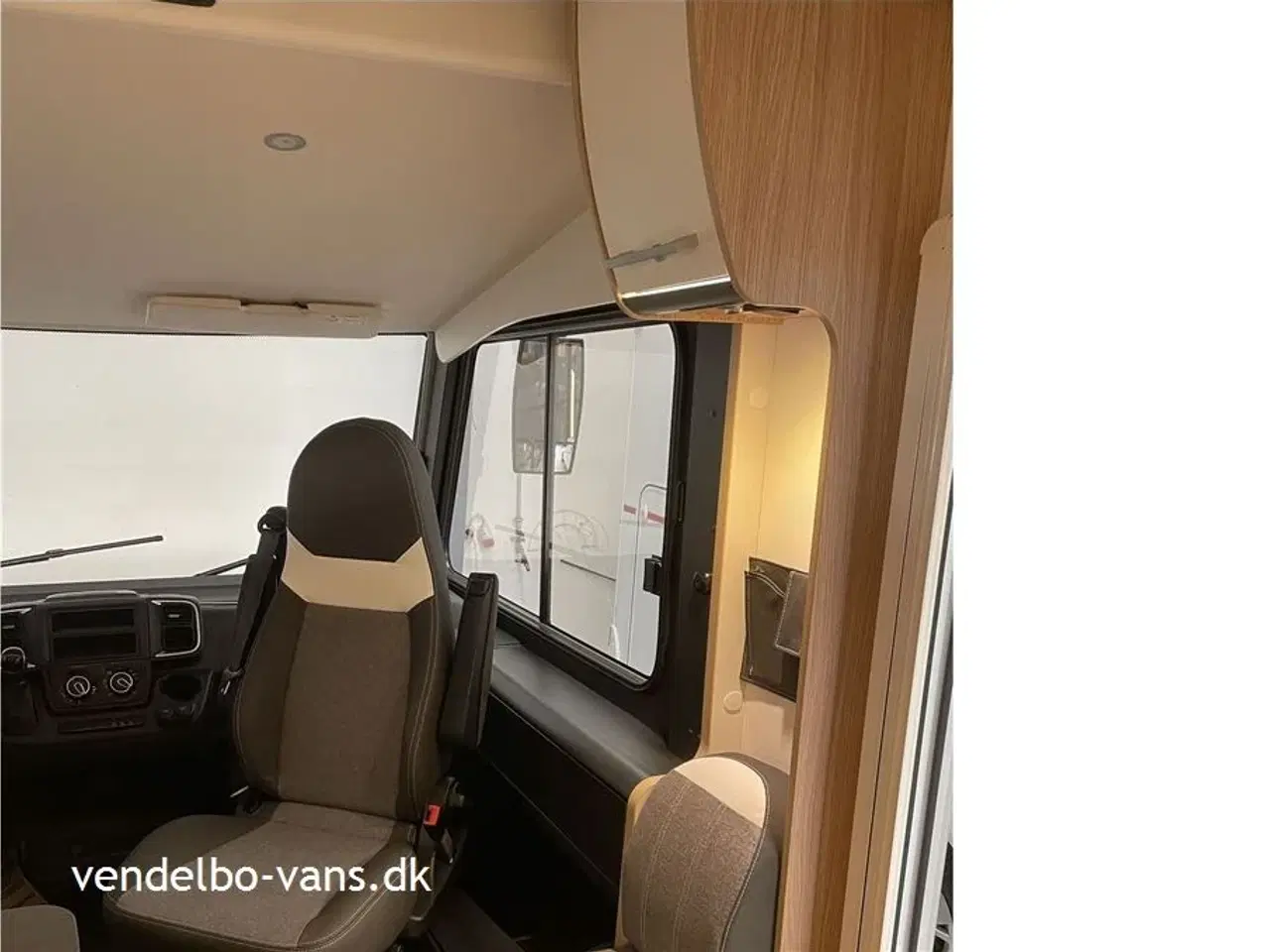 Billede 17 - 2023 - SunLight I 67S Aut.   Enkeltsenge - stor garage - 180 HK automatgear