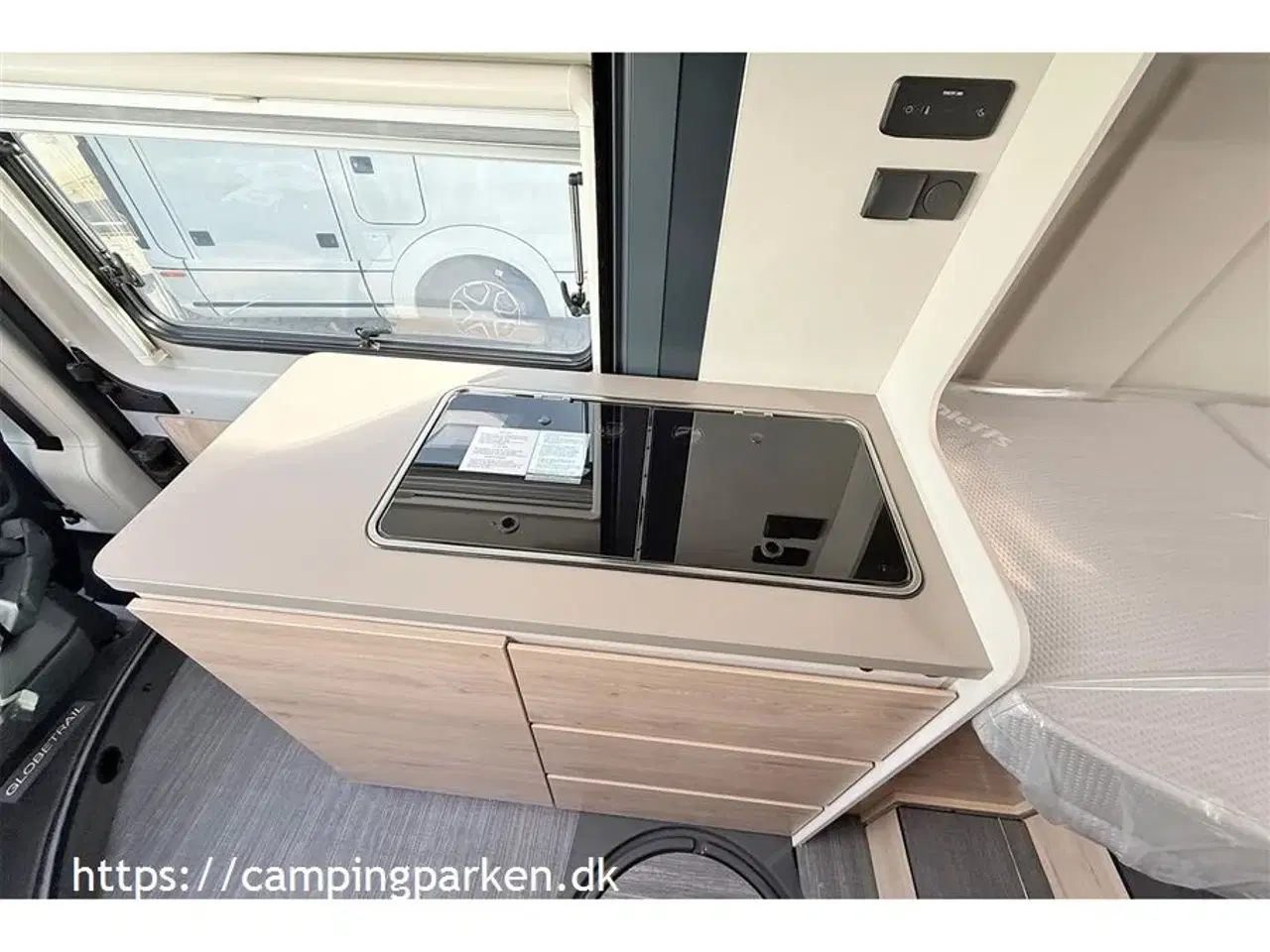 Billede 9 - 2024 - Dethleffs Globetrail CVD 600 ER Advantage   Smart Dethleffs camper van under 6 meter med enkeltsenge og automatgear