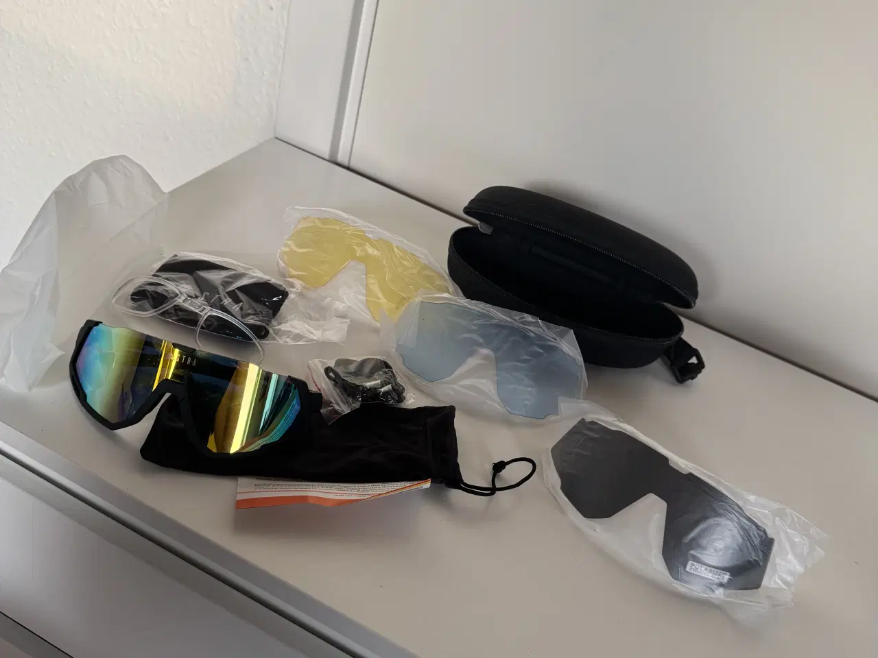 Billede 2 - Astra solbrille sæt sælges.