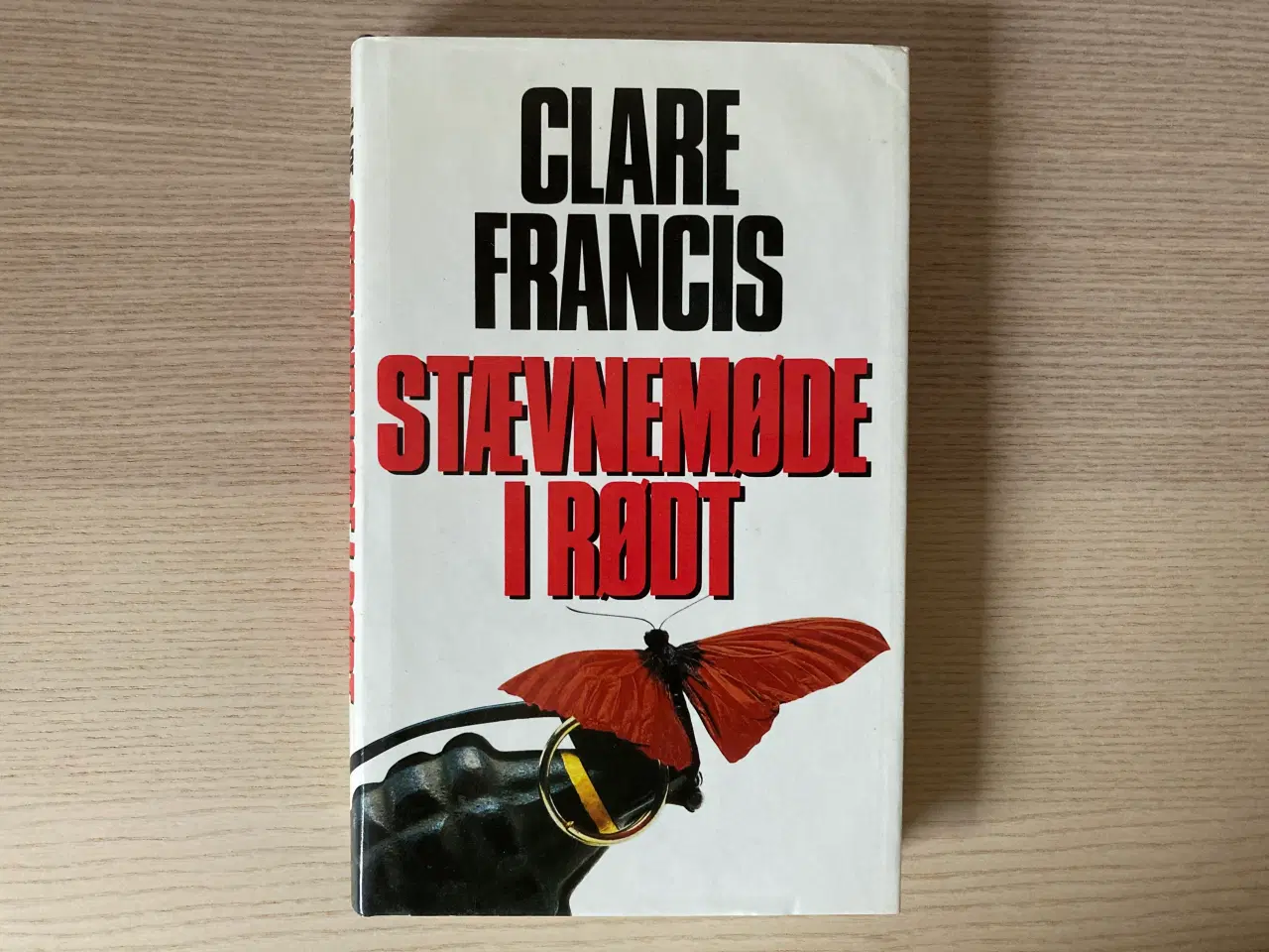 Billede 1 - Stævnemøde i rødt - Clare Francis