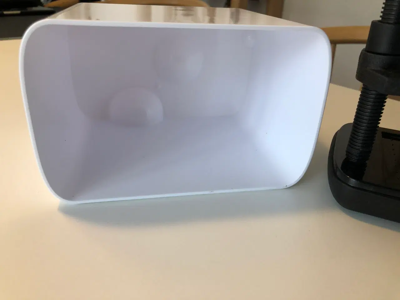 Billede 7 - Osteskærer i hvid fra Nuance, lidt ridser på låget