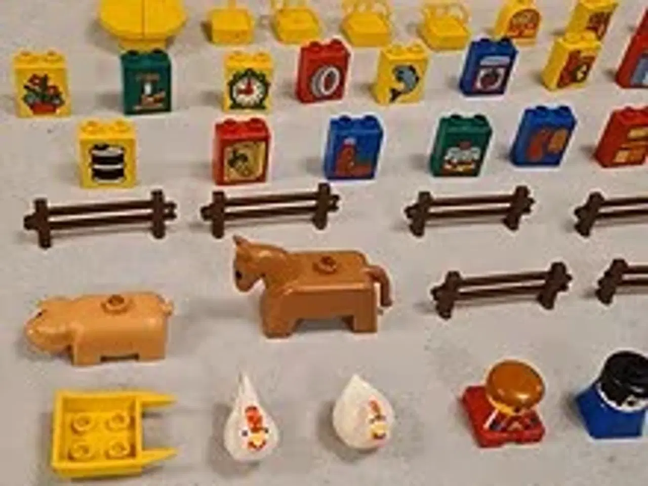 Billede 8 - LEGO DUPLO byggesæt med tog og figurer