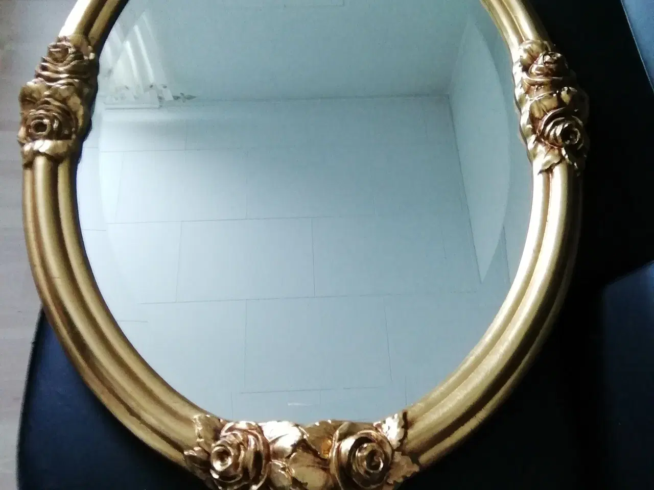 Billede 1 - Ovalt facetsleben spejl med"guldramme"str80x60