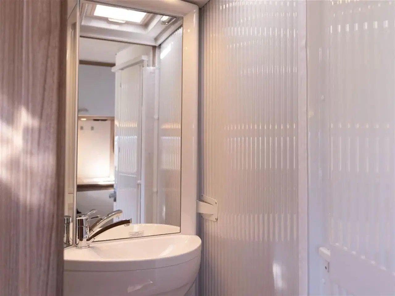 Billede 29 - 2021 - Carado I 338 Aut.   Topudstyret Helintegreret Carado med automatgear