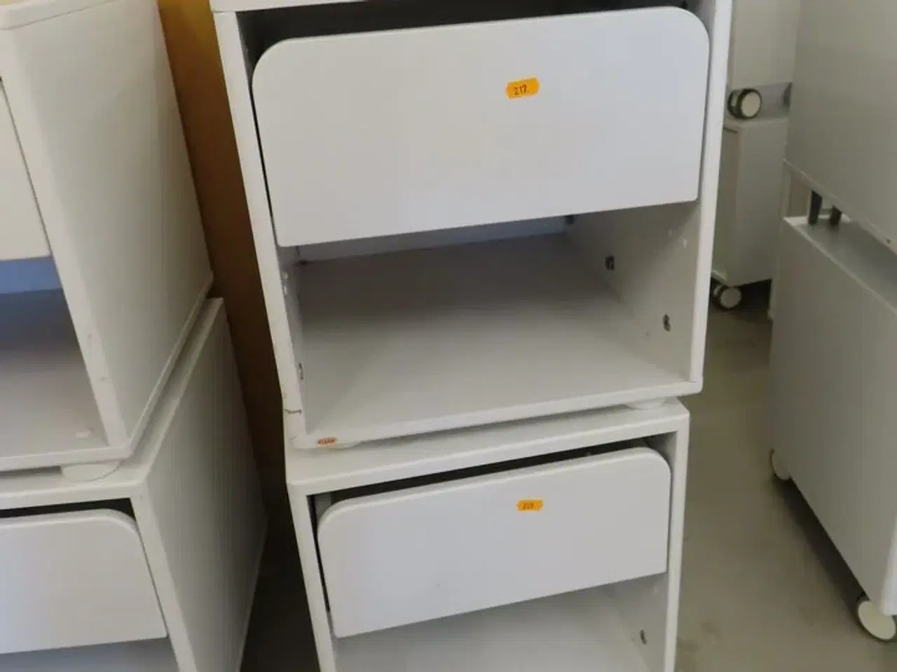Billede 1 - 2 stk. Skuffemodul/sengebord, det en på hjul