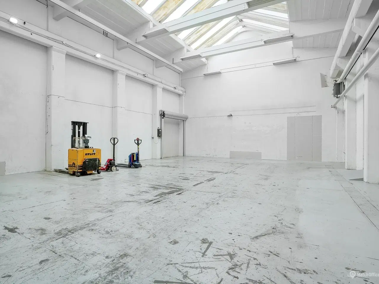 Billede 3 - Højloftet lagerlejemål velbeliggende i Søborg tæt på Hillerødmotorvejen og Ringvejen