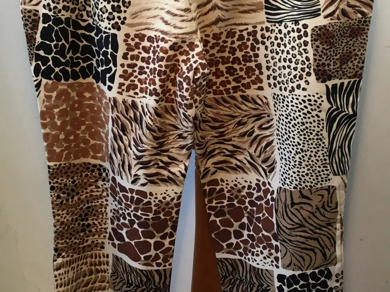 Billede 5 - Moschino, bukser, str 44